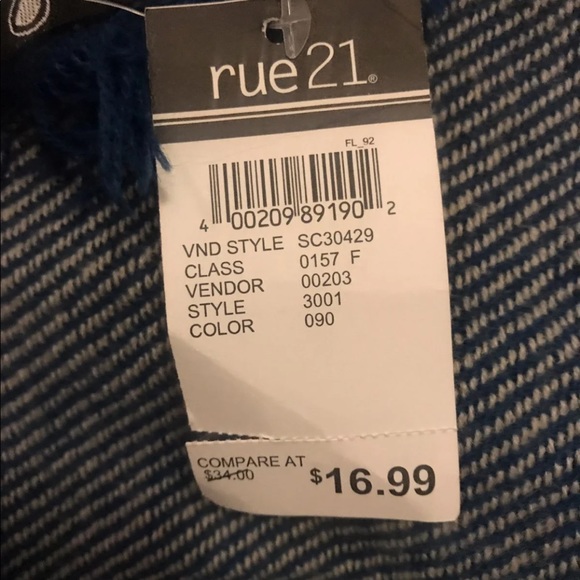 Stylish Blanket Scarf - Picture 4 of 5